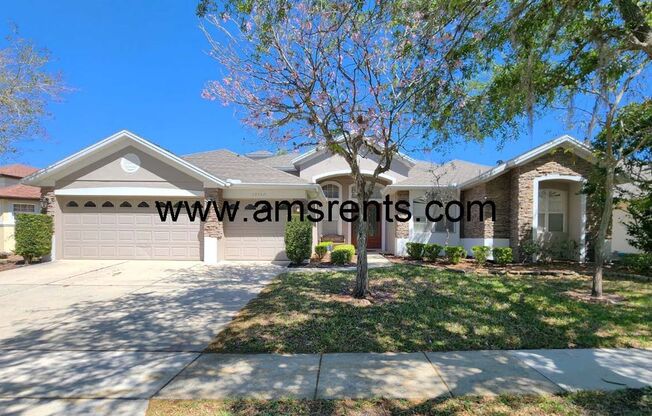 Spacious 5 bedroom home in Hunter Creek