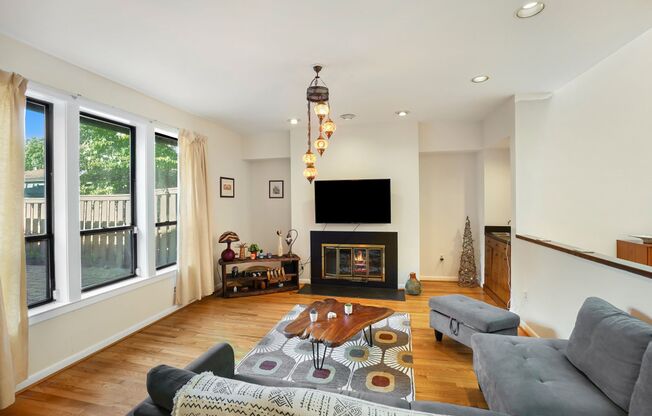 Contemporary 3BR/3BA Retreat in Sought-After Strathmore Place