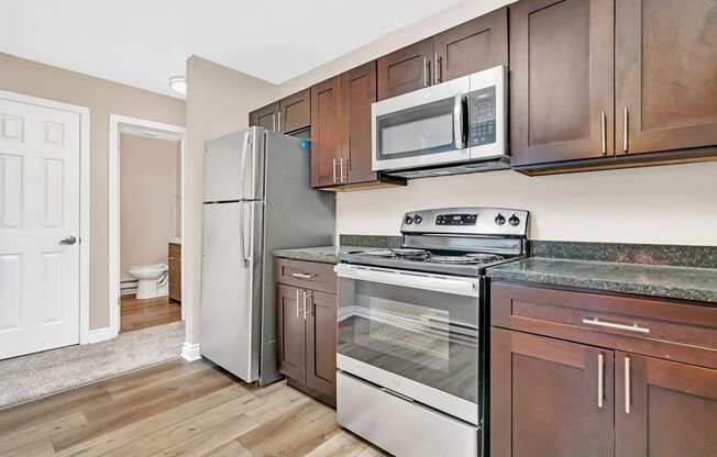 2 beds, 1 bath, 783 sqft, $1,650, Unit 33-24 Iron Gate