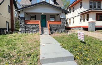 Beautiful 3 Bedroom 1 Bathroom Home in Kansas City!