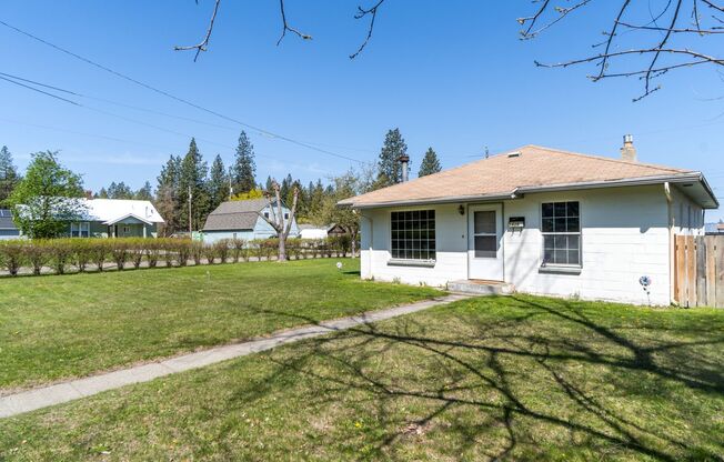 Charming 2 Bedroom, 1 Bath Single-Family Home with Garage and Large Yard!