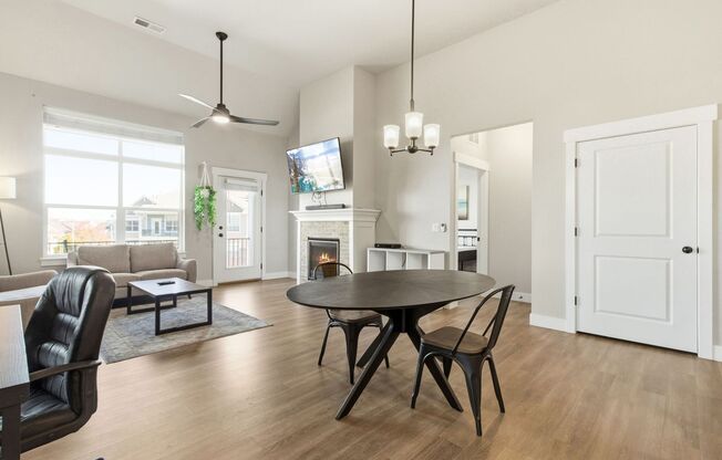 3 beds, 2 baths, $1,995, Unit APARTMENT 307