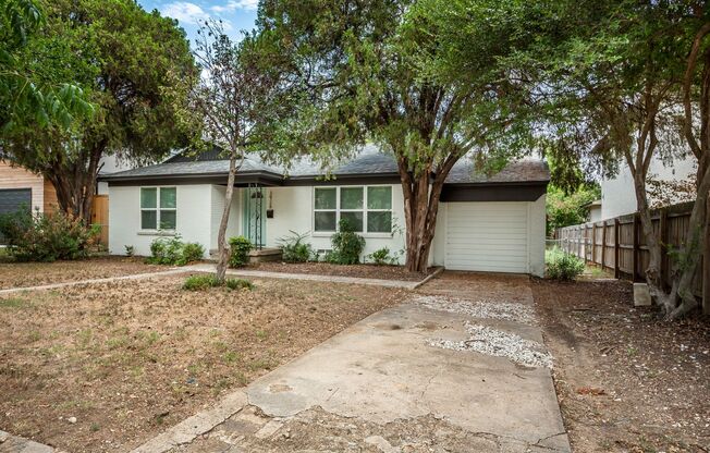 3 bedroom, 2 bath house in Glenridge Estates!