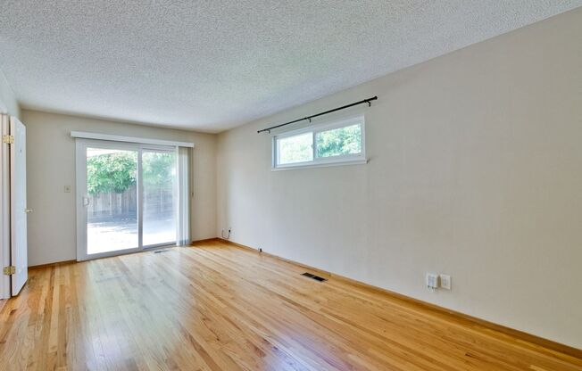 Hardwood Floors- Corian Counter Tops- Fresh Interior & Exterior Paint- 4.6 Miles from Apple HQ- Dogs Welcome