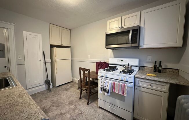 Studio, 1 bath, $1,800, Unit 8 Brooks Park #25