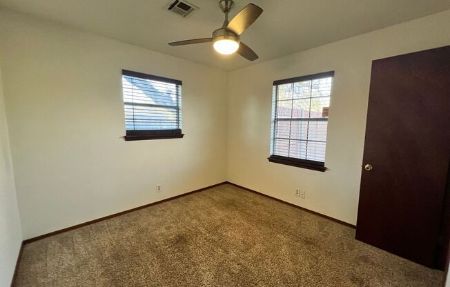 FREE RENT UNTIL 11/15 + Duplex for rent in Norman + Refrigerator included