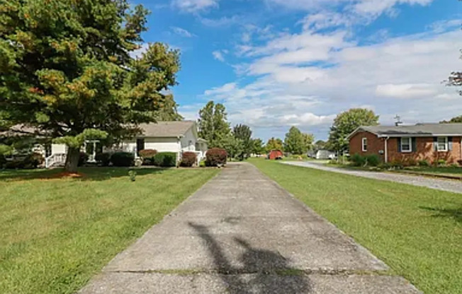 Charming 3-Bed, 2-Bath Ranch Home in Greenbriar, Just 30 Minutes from Downtown Nashville!