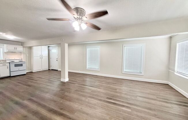 Adorable 2/1 Home in Surfside !!
