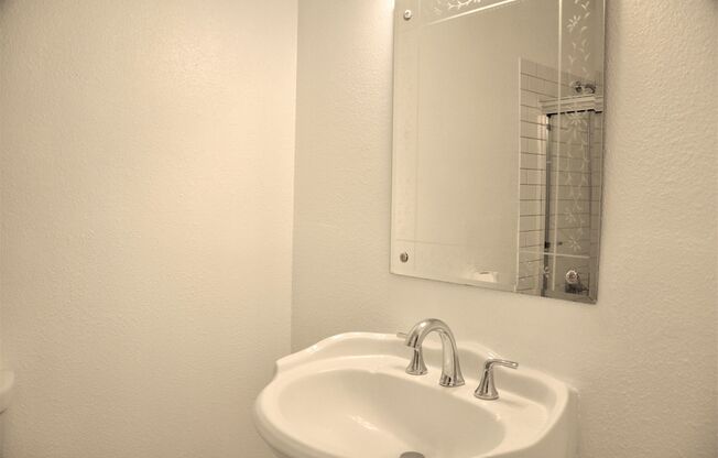 2 beds, 1 bath, $2,500, Unit # 3