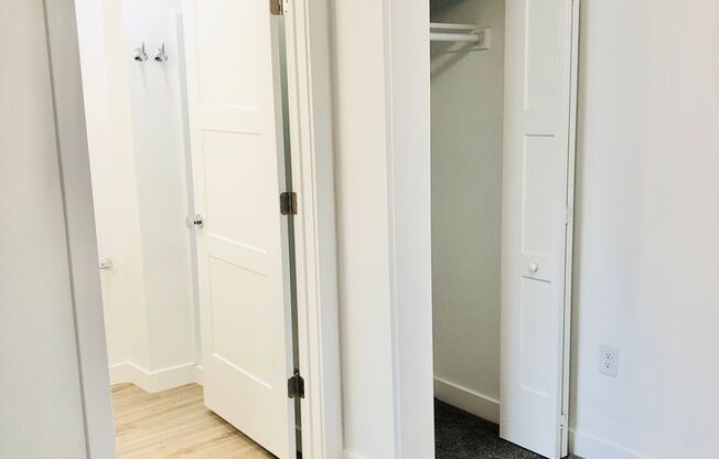 1 bed, 1 bath, 402 sqft, $1,275, Unit 517- (7)