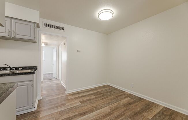 2 beds, 1 bath, 900 sqft, $829, Unit 229-I