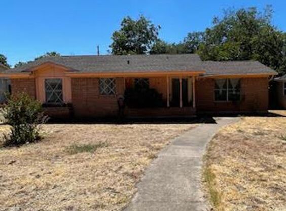 1218 PARKDALE DR