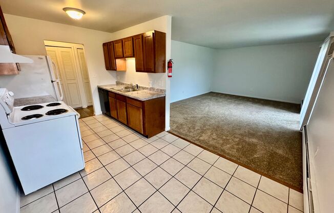 2 beds, 1 bath, 900 sqft, $1,295, Unit 4