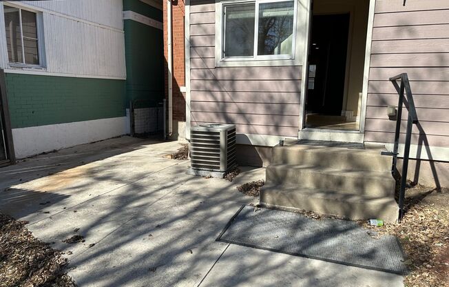 Charming 2BR house, fenced yards, exposed brick, open feel, great location! (Hooker)
