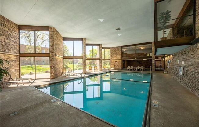 Large 1BR Condo with Patio, Heated Parking, Pool, Sauna & Tennis Courts!