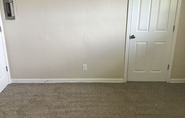 2 beds, 1 bath, $1,195