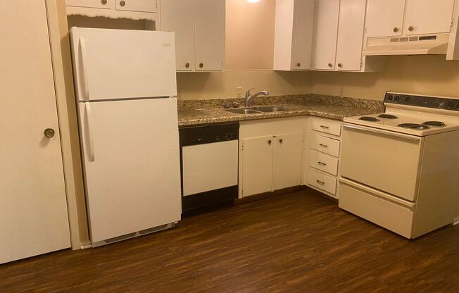 2 beds, 1 bath, 1,050 sqft, $910, Unit 1108 HOLIK SQ-Unit B