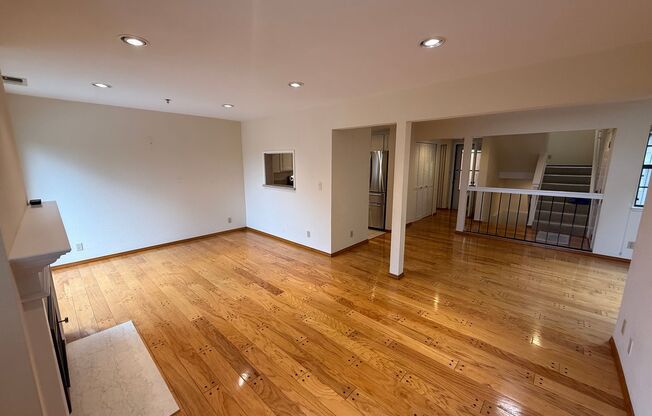 LARGE TWO BEDROOM TWO AND HALF BATH, QUAIL HOLLOW TOWNHOUSE, SHORT TERM RENTAL AVAILABLE TO 02-28-2026