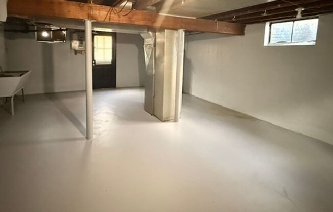 2 beds, 1 bath, $1,350, Unit 2949 Heather Place