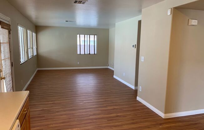 **$500 OFF 1ST MONTH RENT!!** Swimming Pool Paradise in Silverado Ranch