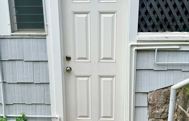 Remodeled studio residence with a panoramic view (Lower Manoa)