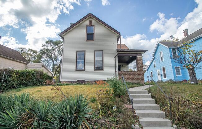 RENOVATED 3BR/2BA HOME CLOSE TO DOWNTOWN