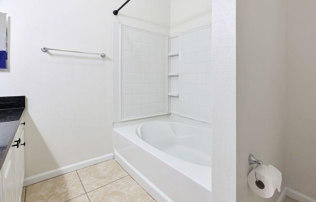 3 beds, 2 baths, $2,150, Unit Apt 711