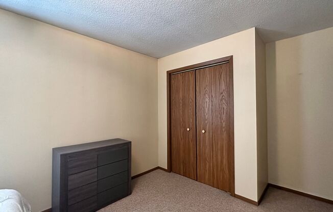 2 beds, 1 bath, $1,075