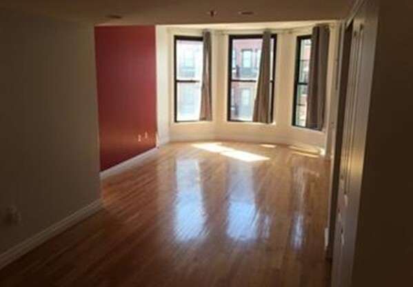 10 Charlesgate East 304