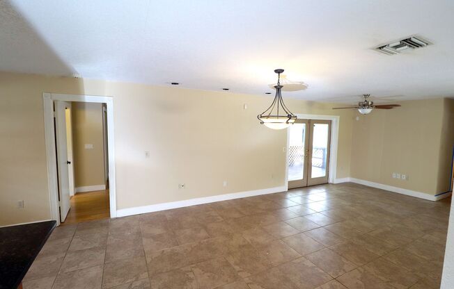 Pool Home in Winter Park. 3/2 plus bonus room .