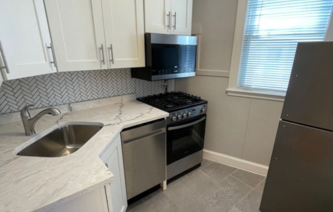 Studio, 1 bath, 400 sqft, $1,795, Unit 90 Win #09