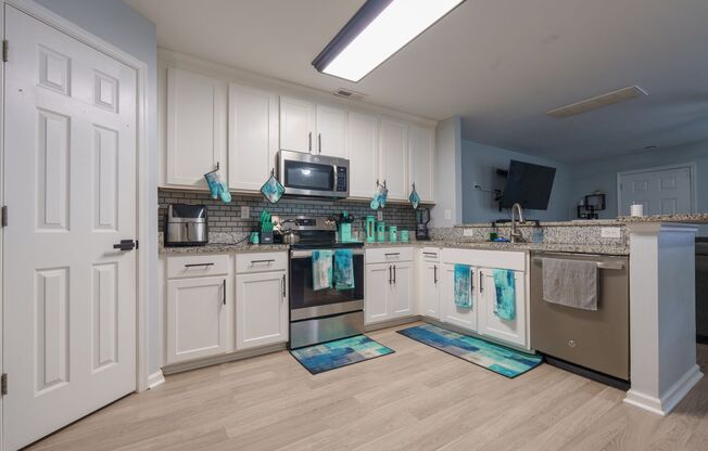 MOVE IN READY 3 Bedroom in the Heart of Norfolk!