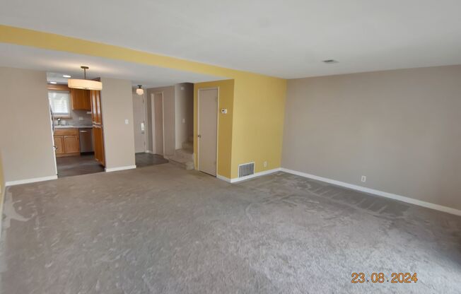 Lovely 2 Bedroom Townhouse with 2 Car Garage!