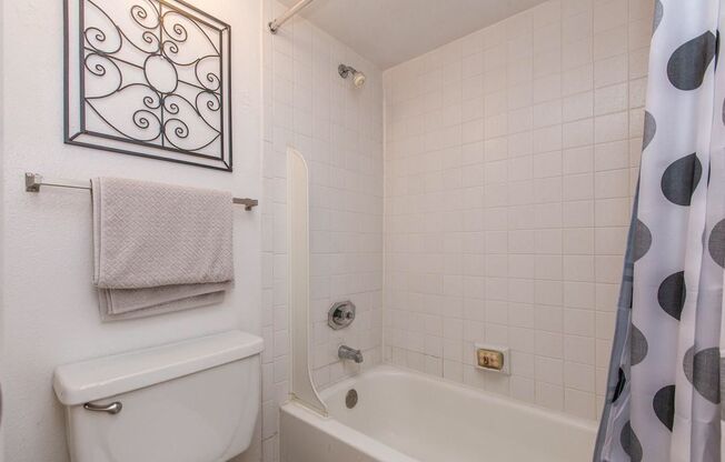 1 bed, 1.5 baths, 711 sqft, $939