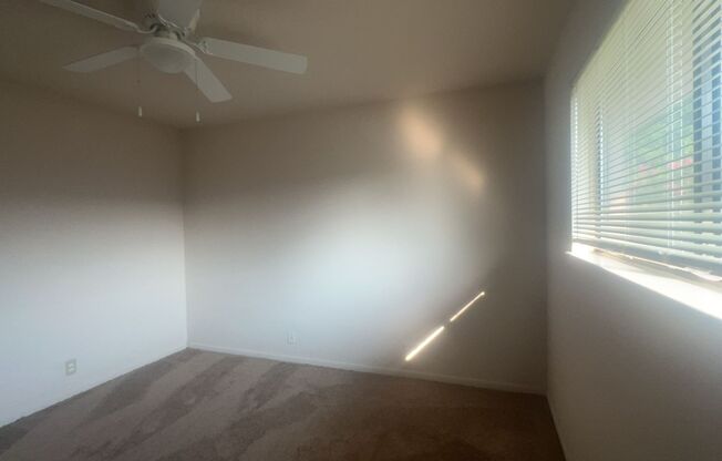 2 beds, 1.5 baths, 1,050 sqft, $1,250, Unit B05 Manor