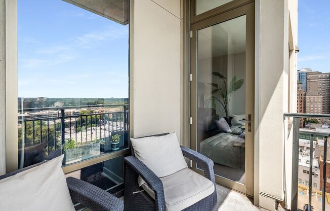 2 beds, 2 baths, $2,765, Unit LABS 565 Peachtree St NE - 36968507409