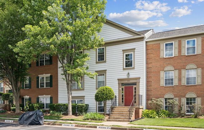Set in the charming Hunters Square community, this residence offers a quiet yet connected lifestyle, ideally located near major commuter routes, the VRE, and the shops and restaurants of historic Old Town Manassas.