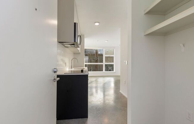 Studio, 1 bath, 315 sqft, $1,280, Unit 210