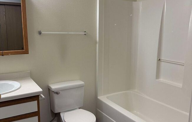 2 beds, 2 baths, $1,075, Unit 1704-205