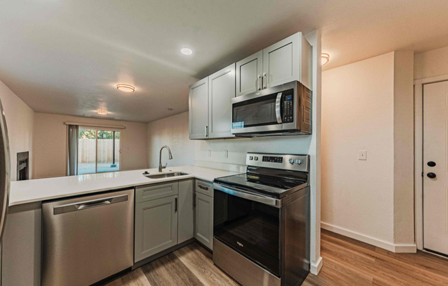 6731 DUBLIN LOOP W
