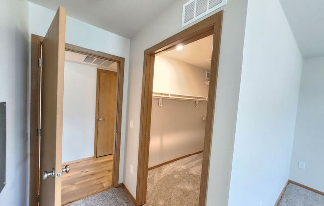 1 bed, 1 bath, 756 sqft, $1,195, Unit 3520 201