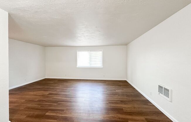 2 beds, 1 bath, 1,000 sqft, $1,400, Unit SC825