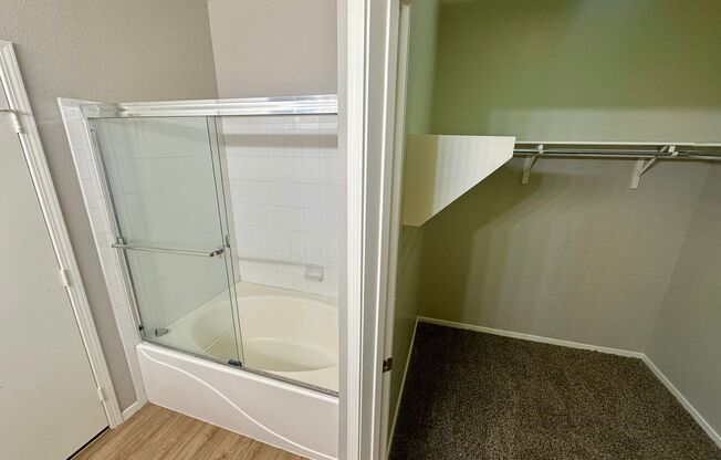 2 beds, 2 baths, $1,650, Unit UNIT 2011