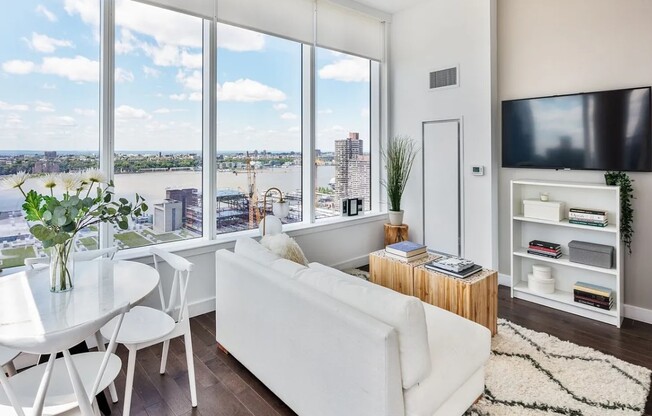 511 W 36 ST