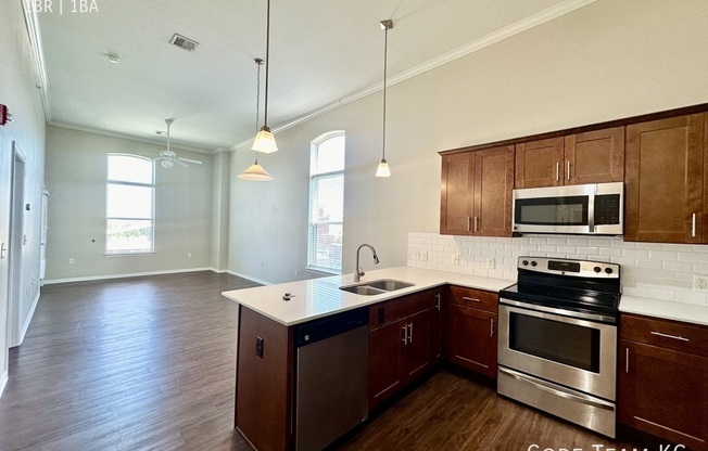 504 GRAND BLVD