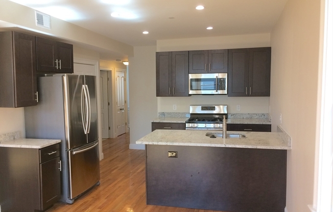 2 beds, 1 bath, 800 sqft, $3,400, Unit 2