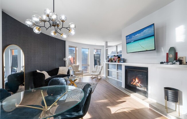 1 bed, 1 bath, 899 sqft, $2,700, Unit 210