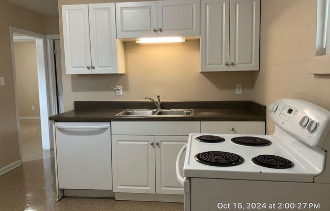 2 beds, 1 bath, 750 sqft, $1,195, Unit 05200-11