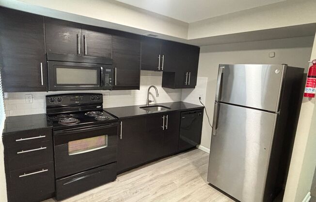 2 beds, 1 bath, 690 sqft, $1,550, Unit A2