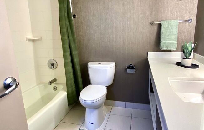 1 bed, 2 baths, 634 sqft, $1,095, Unit 109
